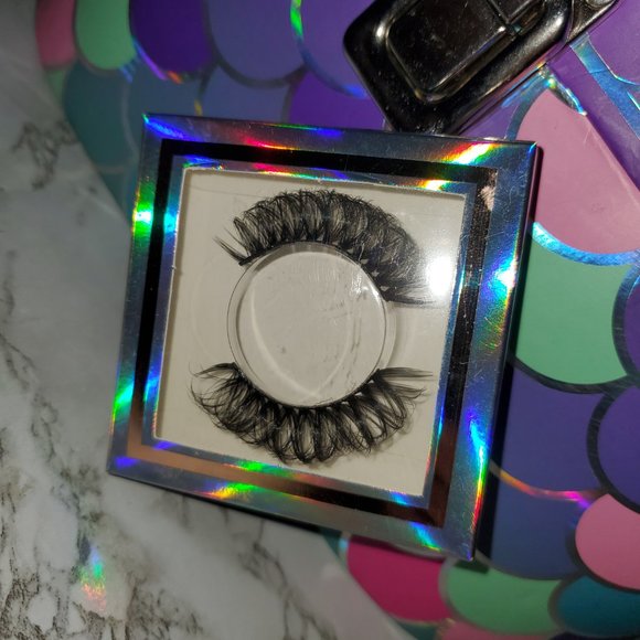 False eyelashes - Picture 8 of 11